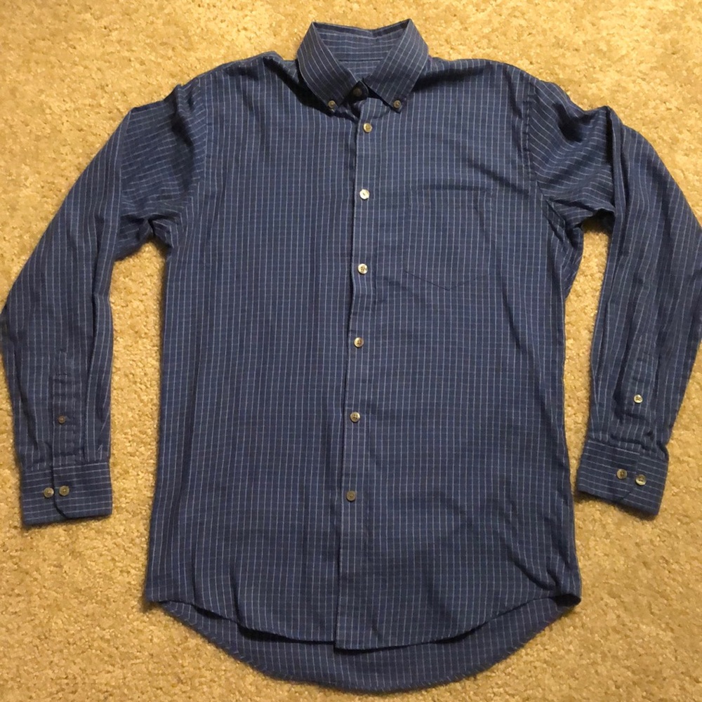 Van Heusen size small button down shirt